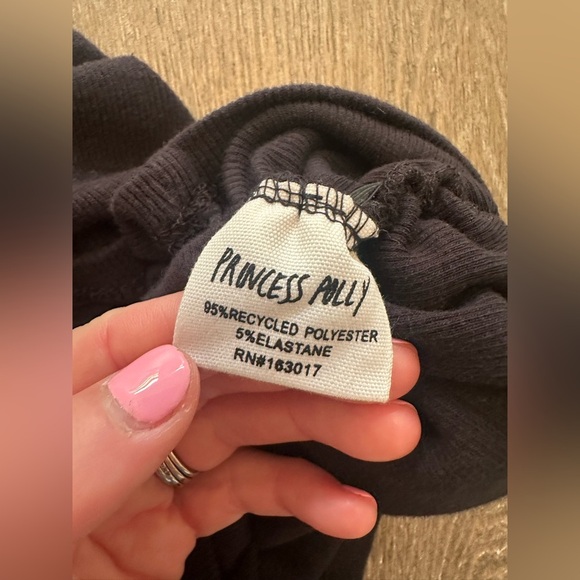 PRINCESS POLLY BLACK CROPPED CINCH SIDED BASIC TANK - Size 2 SKU:487 - Picture 5 of 7